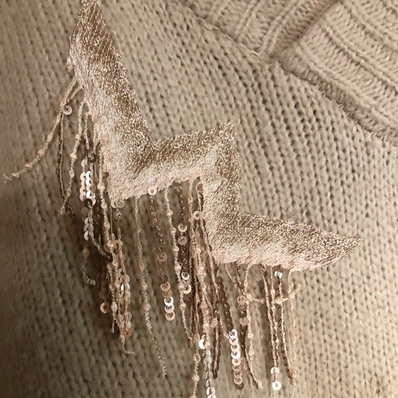 Vintage knit fringe tan poncho with appliqué - Picture 8 of 11